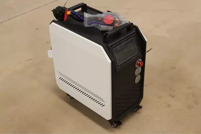 Handheld Fiber Laser Cleaning Machine